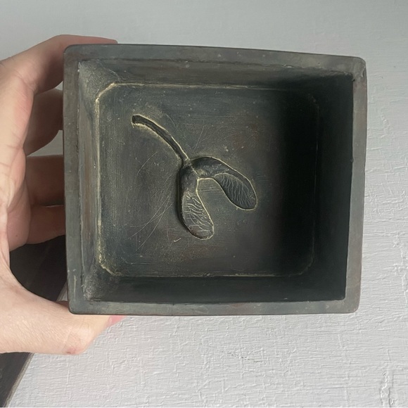 Vintage Hen Feathers Sugar Maple Trinket Box - Picture 10 of 10